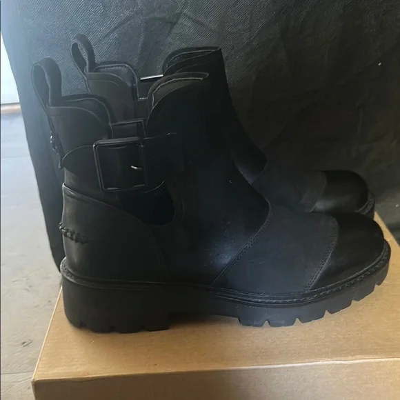 UGG Black Boots Classic Comfort - Picture 10 of 11